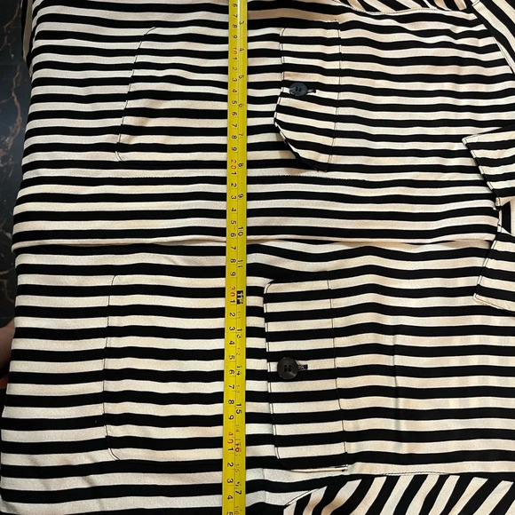 Jones New York top/ shirt blouse stripped off white/ black size 4 - Picture 4 of 5